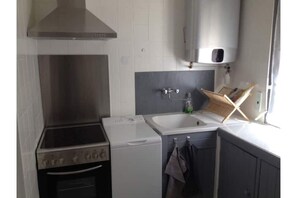 Réfrigérateur, micro-ondes, plaque de cuisson, lave-vaisselle