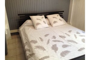 1 chambre, fer et planche Ă repasser, Wi-Fi gratuit, draps fournis