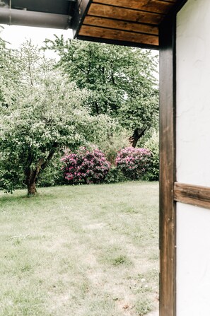 Property grounds - Blomsterhus, a pearl in the middle of the Altes Land on the Elbe (Hollern-Twielenfleth)