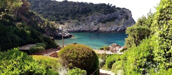 House seaview terrace, pool, solarium, priv beach inclusive ideal for 4 all incl