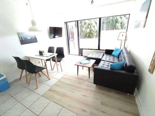 Relax right next to the forest & 750m to the beach