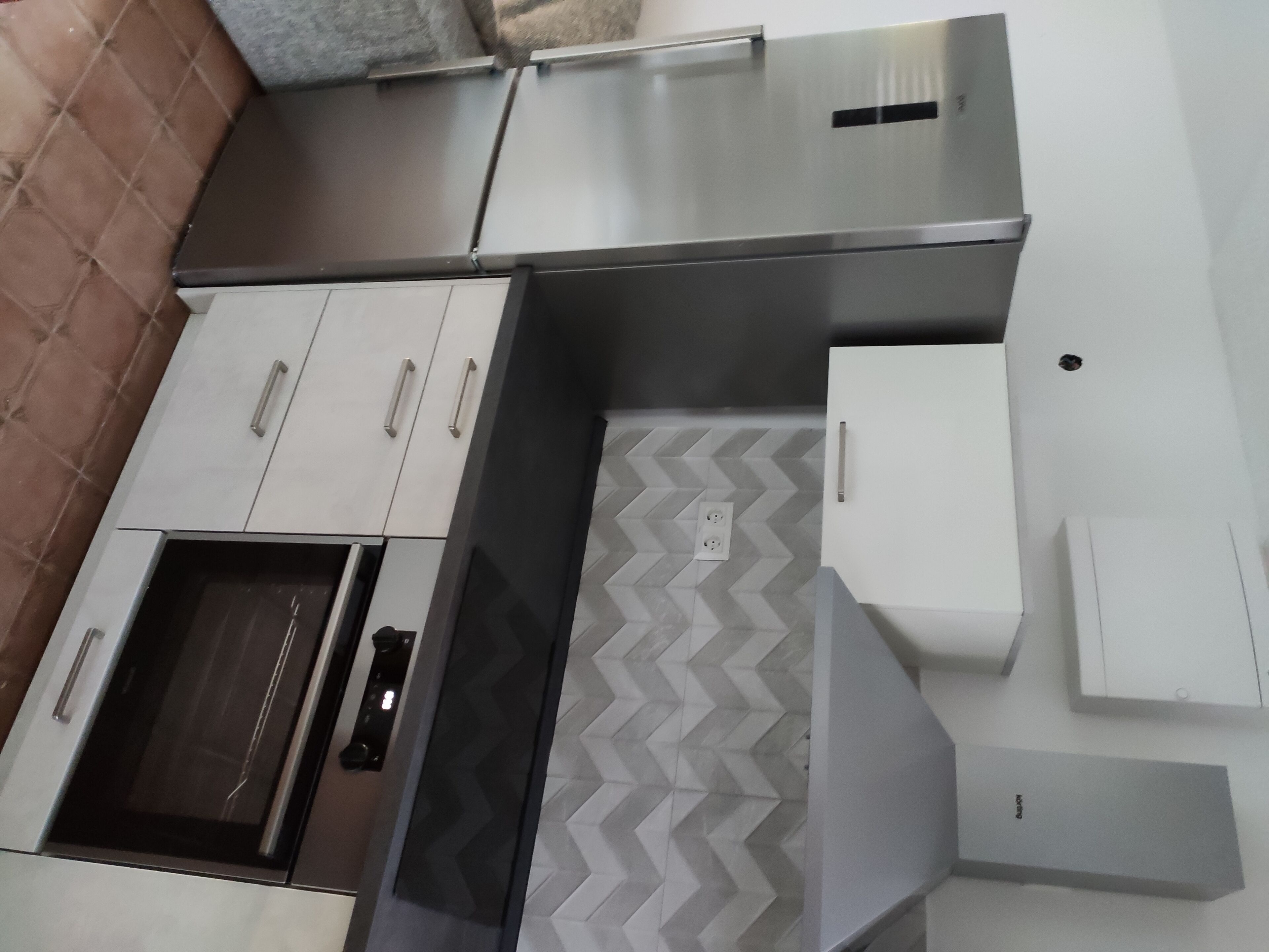 Frigorifero, bollitore elettrico, pentole/stoviglie/utensili