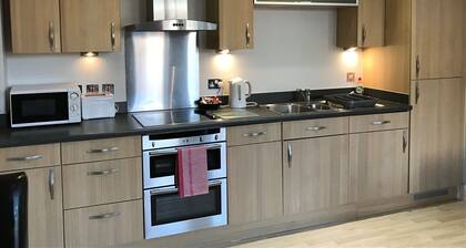 Spacious, Light and airy comfortable 2 bedroom apartment