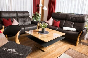 Televisie, een dvd-speler en een stereo