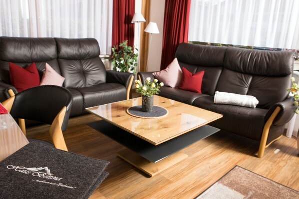 Fernseher, DVD-Player, Stereoanlage