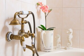 Combined shower/bathtub, hair dryer, towels, soap