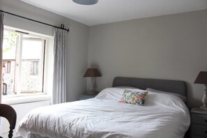 3 عدّة غرف نوم ومكواة/لوح كي وسرير سفر وواي فاي مجانًا