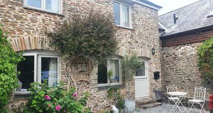 Courtyard cottage in Slapton, South Devon. 10 minutes drive to beach