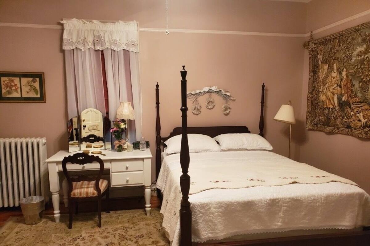 Honeymoon Suite | Blackout curtains, iron/ironing board (on request), free WiFi