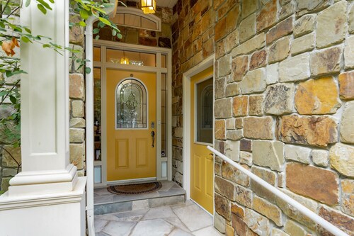 Five Point Cottage, Now Dog Friendly!