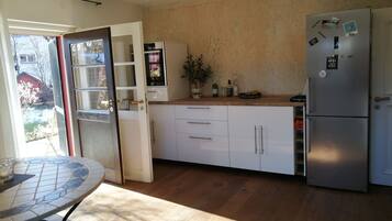 KĂŒhlschrank, Ofen, Herdplatte, GeschirrspĂŒler