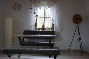 Dining - Nature cottage by the lake with river access, river hikes in the Fichtelgebirge (Weidenberg)