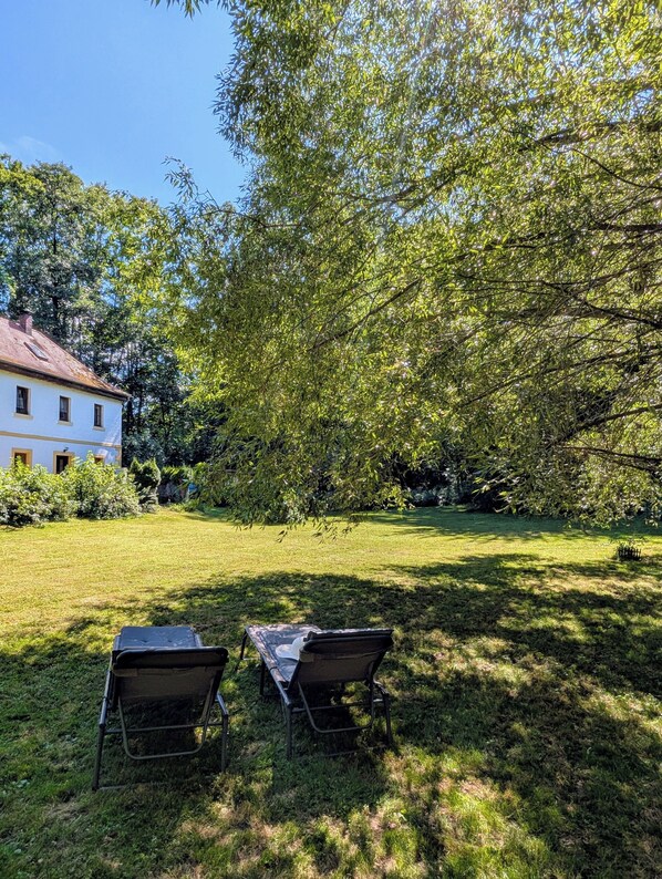 Property grounds - Nature cottage by the lake with river access, river hikes in the Fichtelgebirge (Weidenberg)