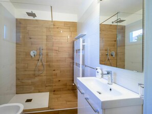 Bathroom - Beautiful private villa for 6 guests with A/C, WIFI, TV, patio and panoramic view (Casalborgone)