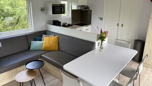 Dining - Wonderful private villa for 6 people with WIFI, TV and terrace (Drachten)