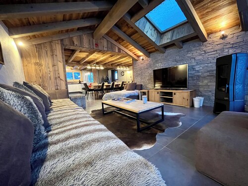 Chalet Polaris – Charme alpin & confort, à 200 mètres des pistes / 3 Vallées
