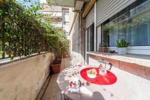 Outdoor dining - St. Peter3  - Loft with terrace (Roma)