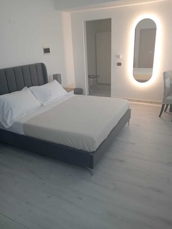 Junior Studio Suite | Down comforters, minibar, desk, blackout drapes. Hotel Baiardo