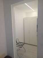 小型开间套房 | 羽绒被、迷你吧、办公桌、遮光窗帘