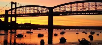 View of River, spacious balcony, WIFI, Private Parking, Dog friendly, EV point.