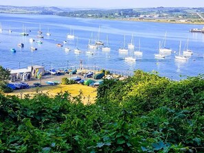 Marina - Riverside retreat by Brunel’s Bridge, balcony view, off‑road parking, EV charger (Plymouth)