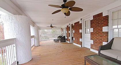 501#C - Downtown 2BR Condo w/Modern Amenities