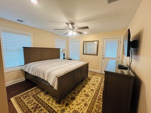 6 bedrooms, iron/ironing board, WiFi, wheelchair access