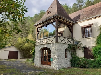 view of the front of the house