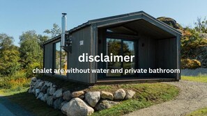 Budget Cabins | 迷你吧、床單