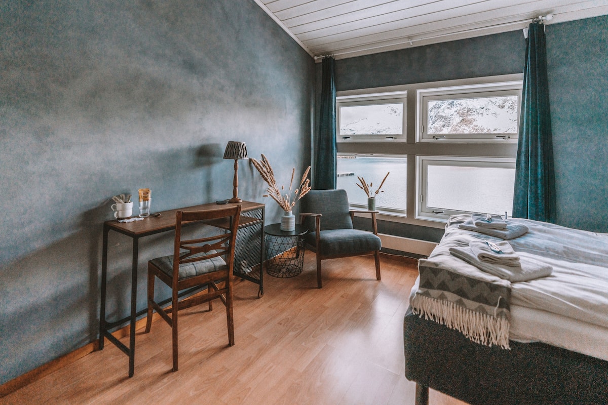 Sea View Room | 1 bedroom, minibar, bed sheets