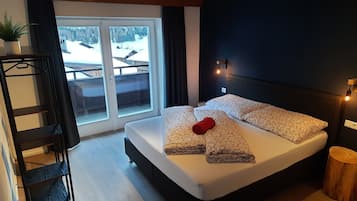 Comfort-Apartment, 2 Schlafzimmer, Balkon | Schreibtisch, kostenloses WLAN, Bettwäsche