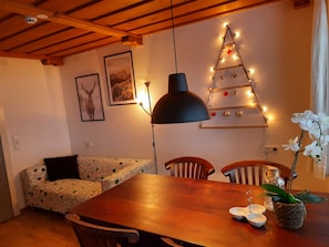 Appartement Confort, 2 chambres, balcon | Coin séjour | Jouets
