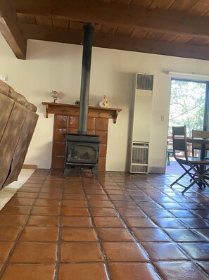 Interior - Beautiful Cedar Cabin (Northfork)