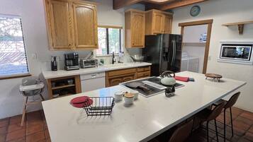 Coffee/tea maker, fridge, microwave, oven