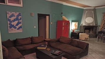 TV, fireplace, DVD player, stereo