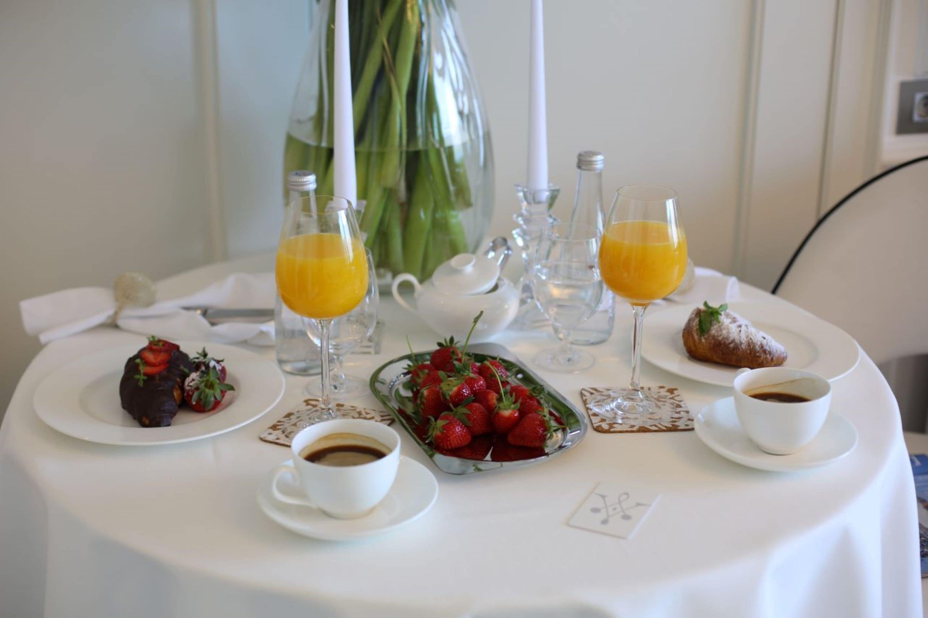 Ropa de cama de alta calidad y minibar 