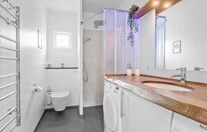 Shower - Nice home in Kirke Hyllinge with WiFi (Kirke Hyllinge)