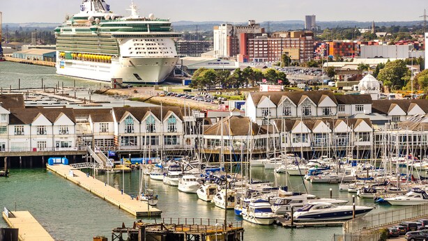 A marina with various boats docked, a large cruise ship, and a cityscape in the background. - Shirley House Self Catering Guest House, 5 min Drive to Cruise Ship Terminals and City Centre (Southampton)