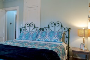 2 bedrooms, iron/ironing board, travel cot, free WiFi