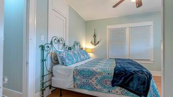 2 habitaciones, tabla de planchar con plancha y cuna de viaje