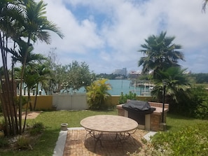 المنطقة المحيطة بالمنشأة