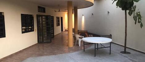 屋外ダイニングエリア