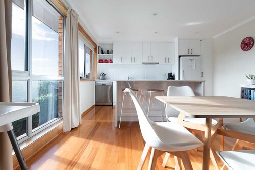 Beautiful & Sunny Home: Close to the CBD & Gorge