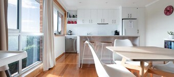 Beautiful & Sunny Home: Close to the CBD & Gorge