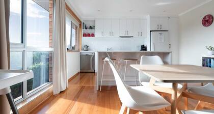 Beautiful & Sunny Home: Close to the CBD & Gorge