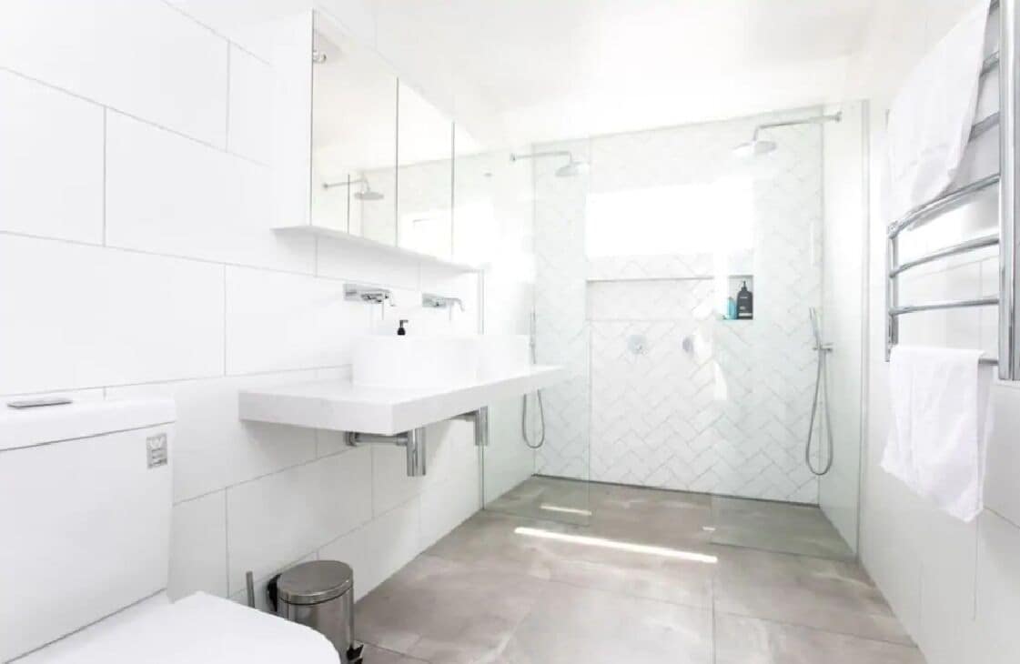 Bathtub, hair dryer, towels