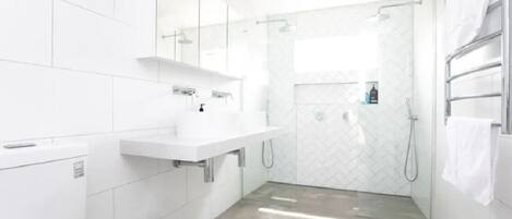 Bathtub, hair dryer, towels