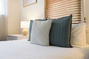 4 bedrooms, free WiFi, bed sheets - Family Home with City Views in East Launceston (East Launceston)