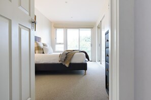 4 bedrooms, free WiFi, bed sheets