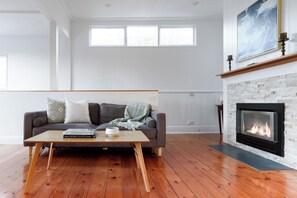 Smart TV - Family Home with City Views in East Launceston (East Launceston)